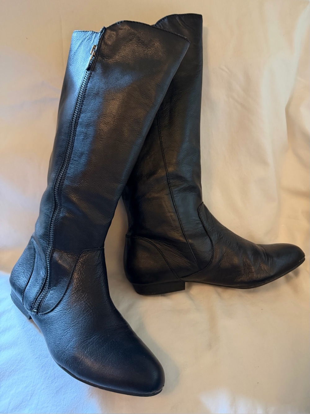 Black leather boots from Gianni Bini women’s size 8 & 1/2. Excellent condition